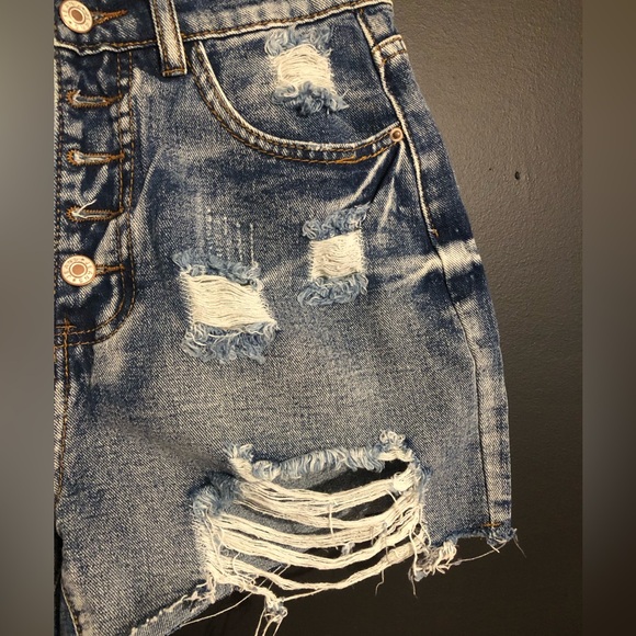 Ripped Jean shorts size M - Picture 2 of 5